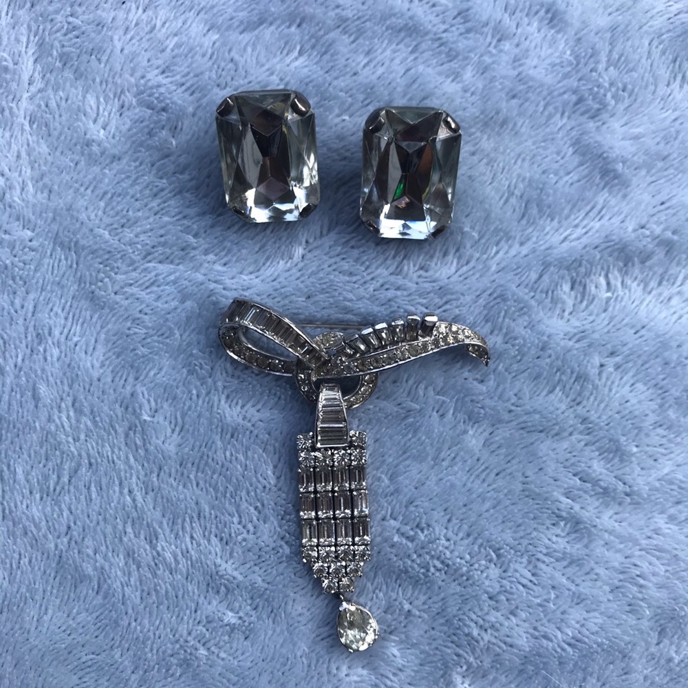 Vintage diamond shaped earrings and sparkle brooch set.